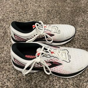 Womens ghost 13. Size 10. Barely used.